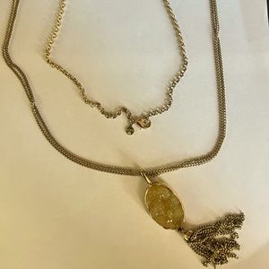 Tassel necklace with off white stone